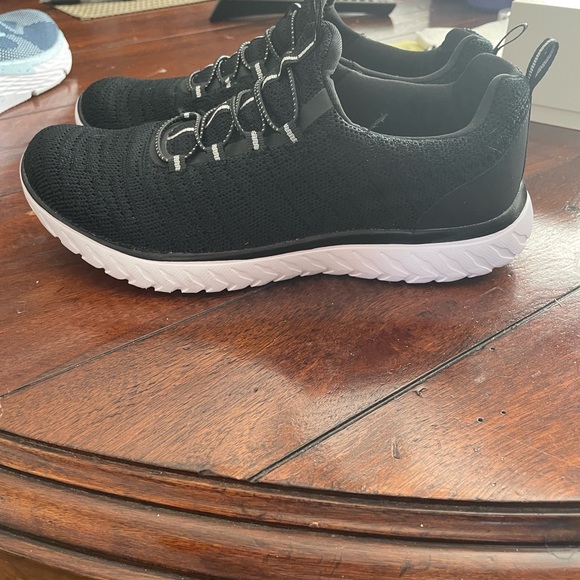 Michael Kors.  Size 6 worn once no damage - Picture 11 of 13